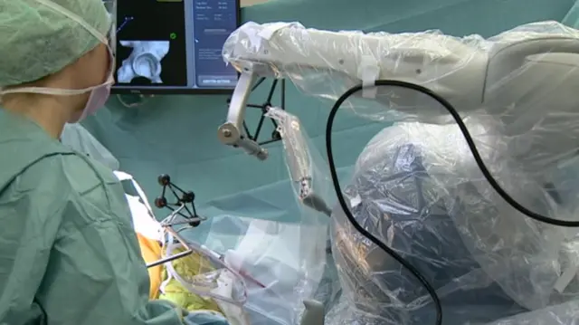 Robot arm in surgery