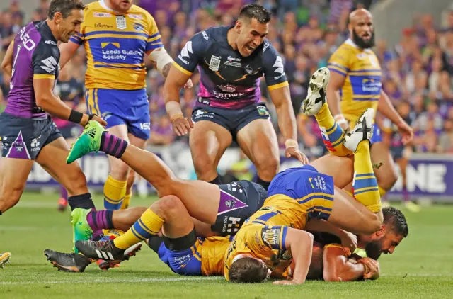 Jesse Bromwich scores a try