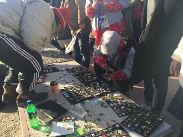 Pin traders