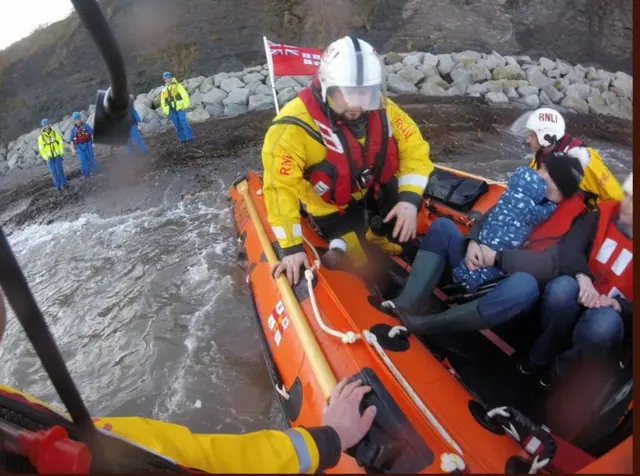 Family rescue from Robin Hood's Bay