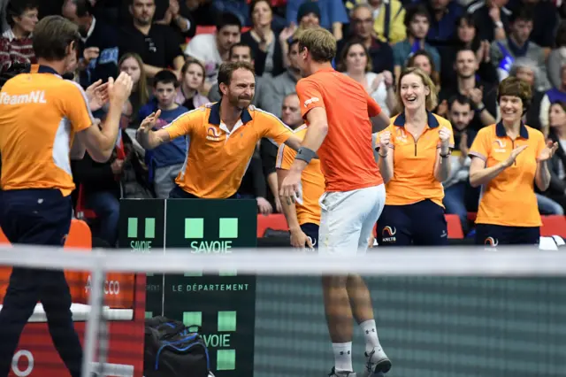 Netherlands take Davis Cup lead v France