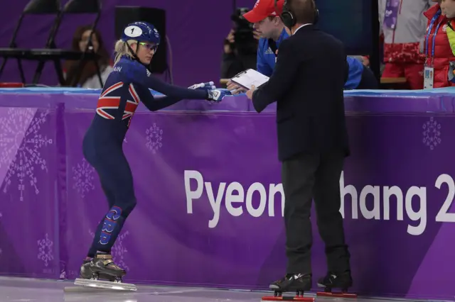 Elise Christie and referee