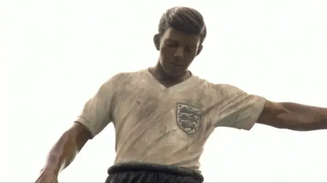 Duncan Edwards statue