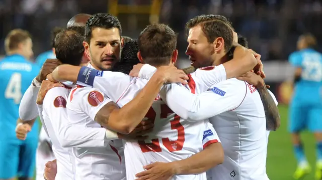 Sevilla celebrate a draw in Russia against Zenit in 2015