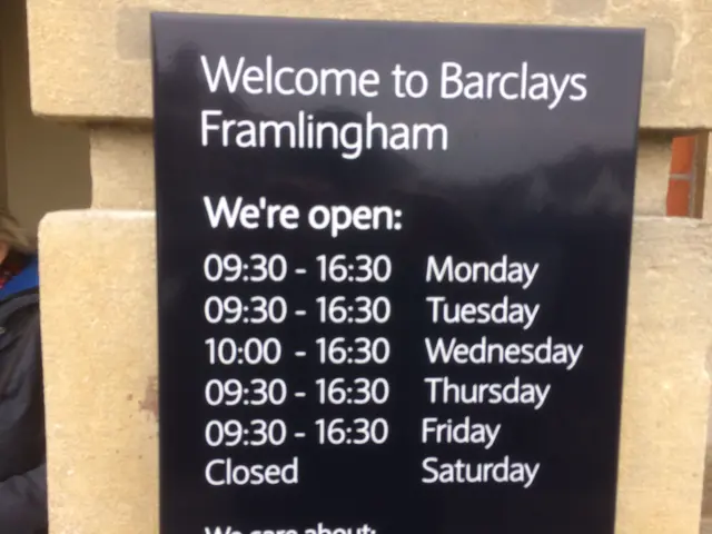 The new sign which says Framlingham