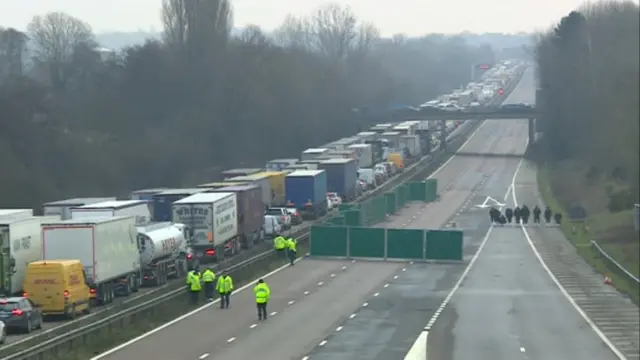 M20 closed for murder investigation