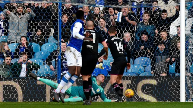 Lucas Joao scores