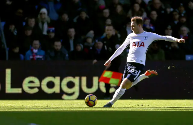 Christian Eriksen long ball