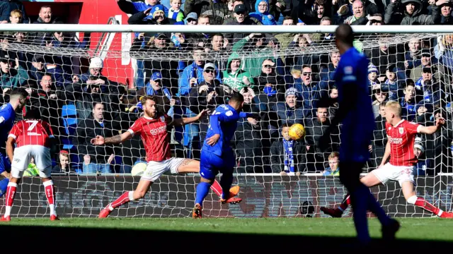 Kenneth Zohore scores for Cardiff