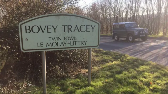 Bovey Tracey twin sign