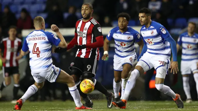 Sheffield United's Leon Clarke is crowded out by Reading