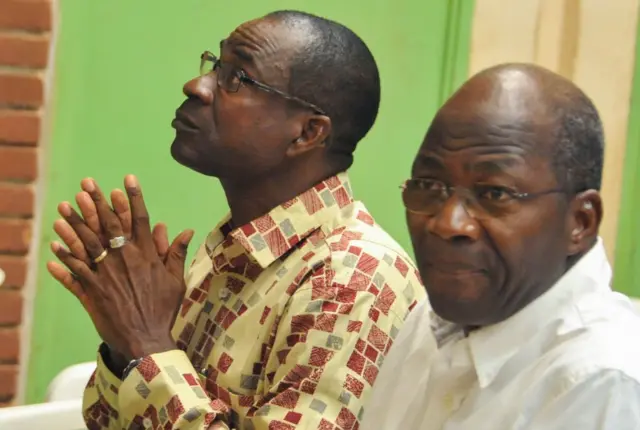 Burkina Faso's former foreign minister Djibril Basole (L) sits next to the former head of the presidential security (RSP) and failed coup leader General Gilbert Diendere.