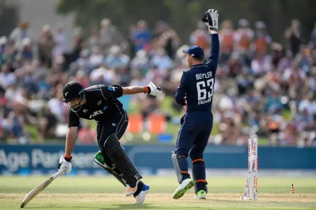 Bairstow runs out De Grandhomme