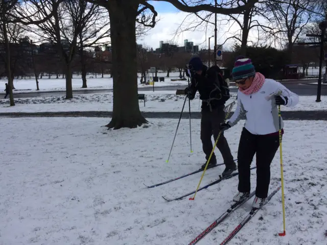 Two people on skis in Edinburgh park