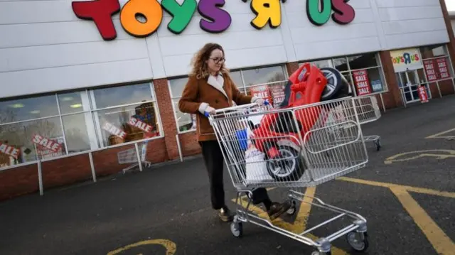 Exterior of Toys R Us