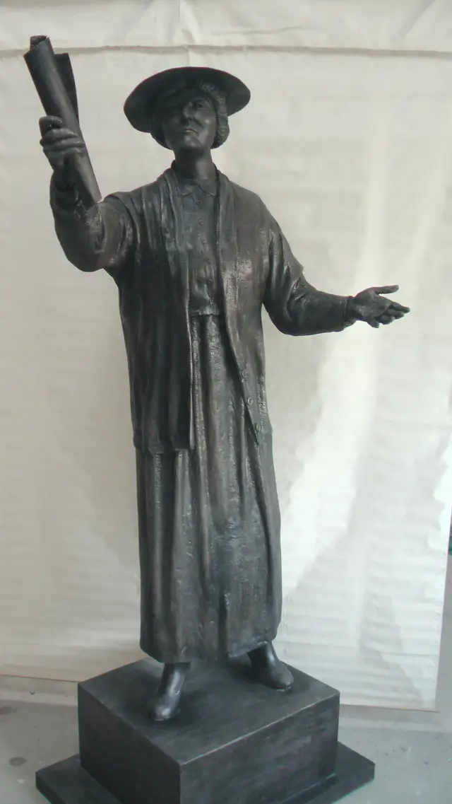 Statue of Margaret Bondfield