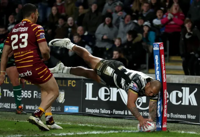 Fetuli Talanoa scores a try for Hull FC