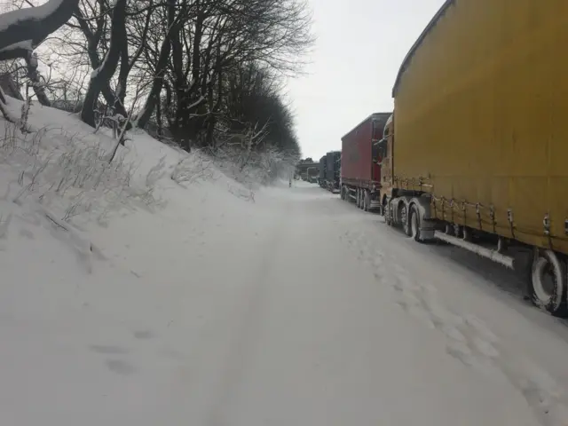 lorry on m80