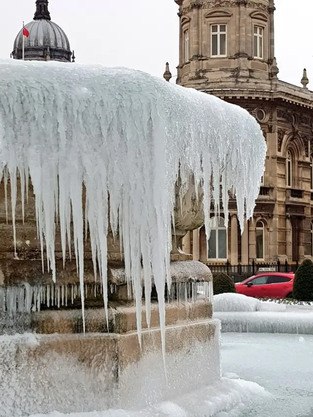 Icicles on Rose Bowl fountain