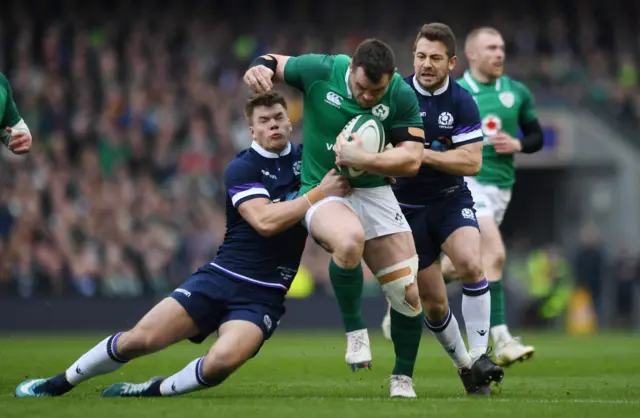 Cian Healy (centre)