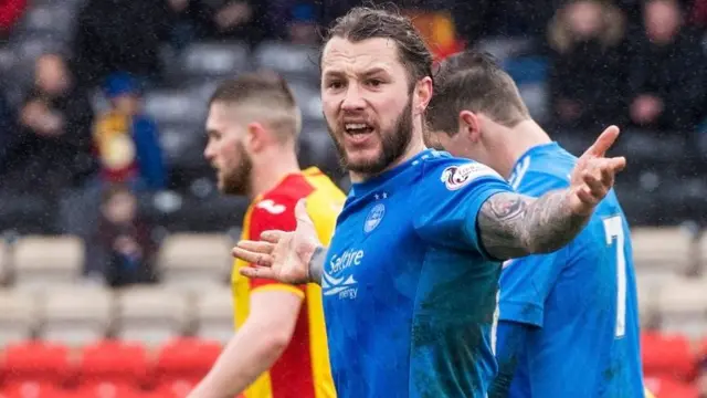 Aberdeen striker Stevie May is frustrated at Firhill