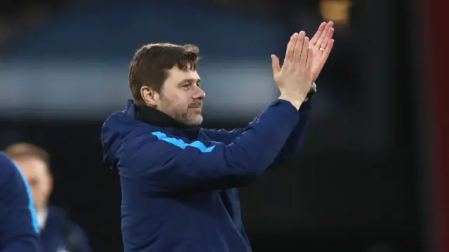 Mauricio Pochettino applauds