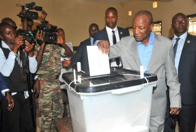 President Alpha Conde casting a vote