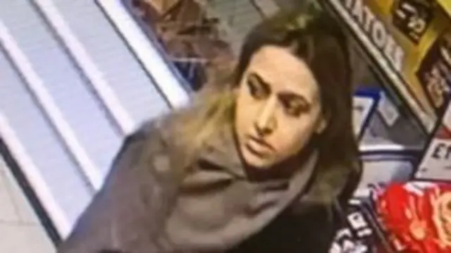 CCTV image of woman police would like to speak to over supermarket theft