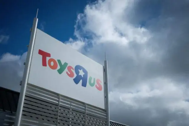 Toys R Us sign