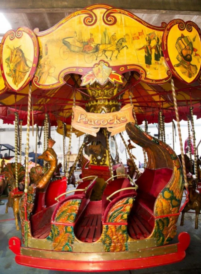 Carousel auction