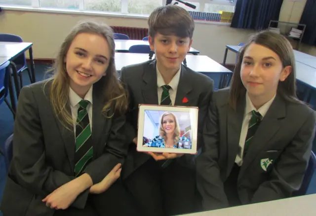 The pupils with a picture of the star