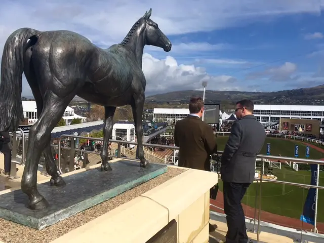 Arkle statue