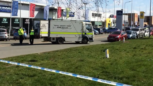 Bomb disposal team in Crewe