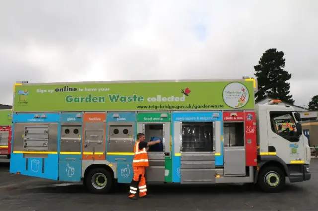 A Teignbridge District Council recycling lorry