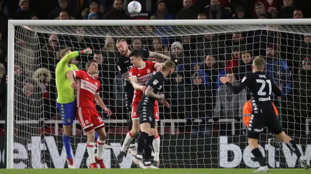 Felix Wiedwald struggles to clear a corner