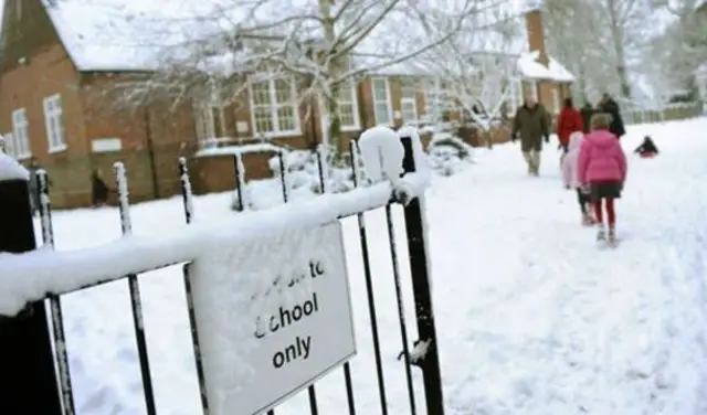 School closed sign