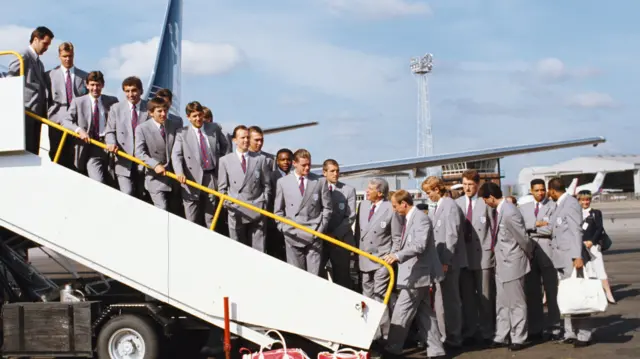 England squad leave for Italia 90