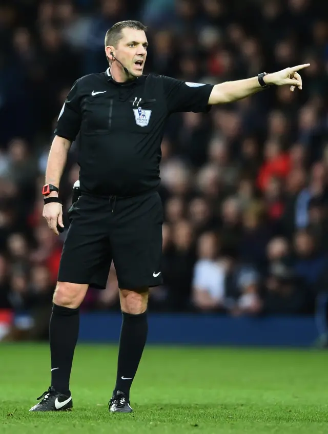 referee Phil Dowd