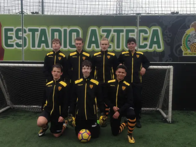 Maidstone United Raiders FC White are looking very smart in tracksuit tops for their team photo in Wimbledon...