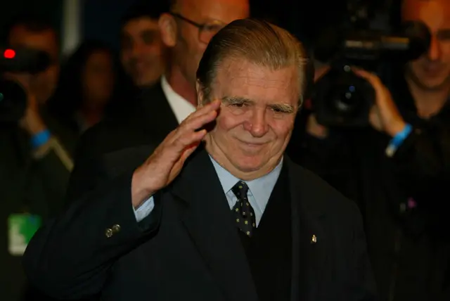 Ferenc Puskas savours his return to Hampden in 2002