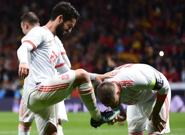 Isco and Ramos celebrate Spain's third against Argentina