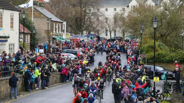 Tour De Yorkshire cyclists