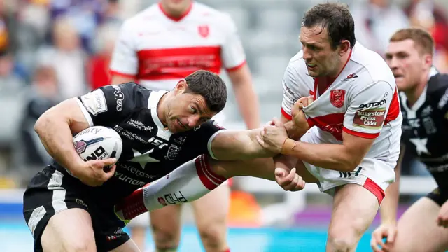 Mark Minichiello and Shaun Lunt tussle for the ball