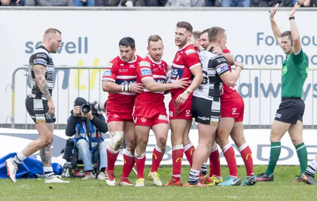 Thomas Minns scores for Hull KR