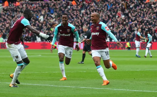 Joao Mario scores