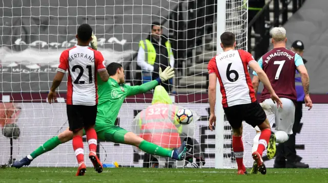 Marko Arnautovic scores West Ham's third goal