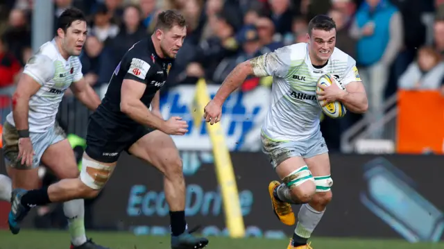 Saracens' Ben Earl makes a break