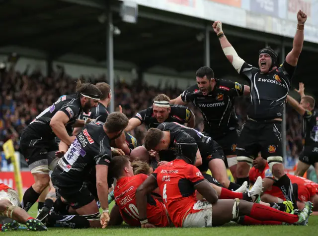 Sam Simmonds scores late winning try for Exeter