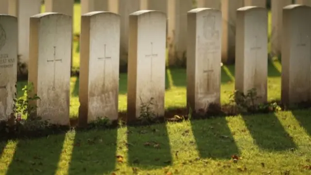 WW1 gravestones