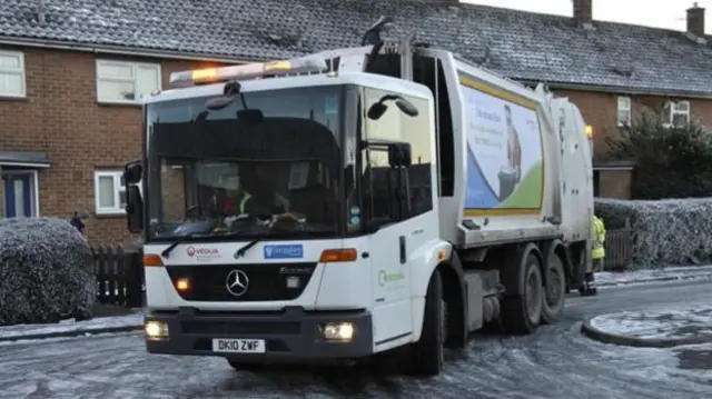 Bin lorry